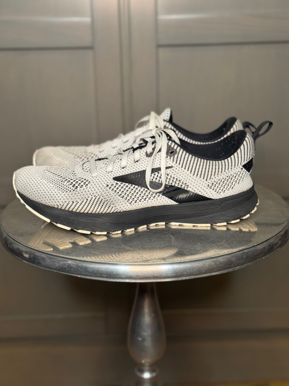 Brooks Revel 5 Running Shoes White Black Knit Sneakers Men’s Size 11 Athletic